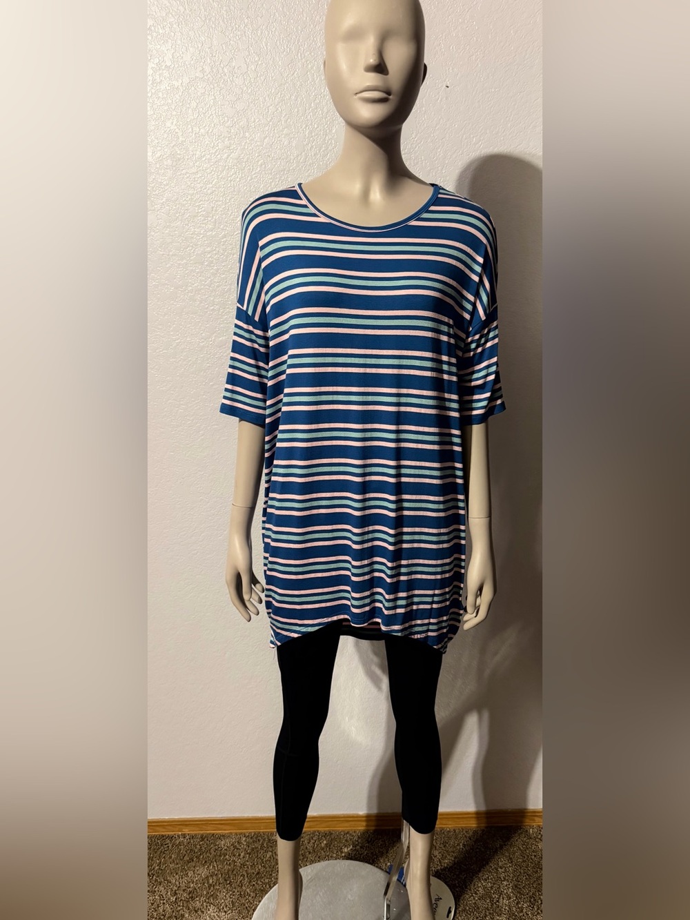 OVERSIZED XXS NWT SEE PICS CLOSET CLEAR OUT ON ALL LULAROE MAKE AN OFFER BUNDLE - Picture 9 of 17